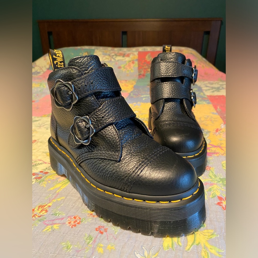 Dr. Martens Devon Flower Boots